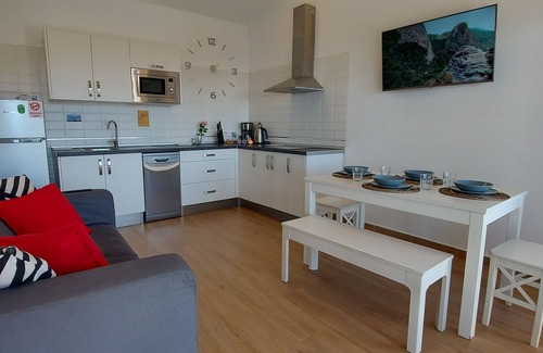Alojera House | Casa Mercedes: sunset with panoramic views of the sea and the mountains.