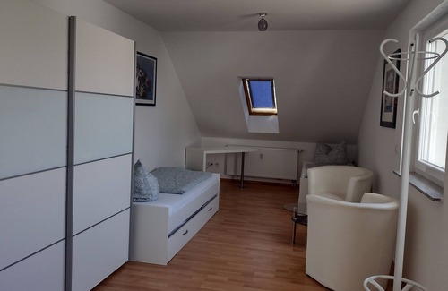 Meine House | Casa Meynum - Pension & Cafe