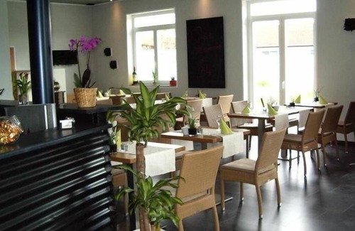 Meine House | Casa Meynum - Pension & Cafe