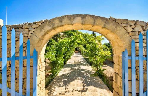 Kercem Villa | Casa Mezzodì' - Luxurious 18th C. Farmhouse with Gardens & Pool