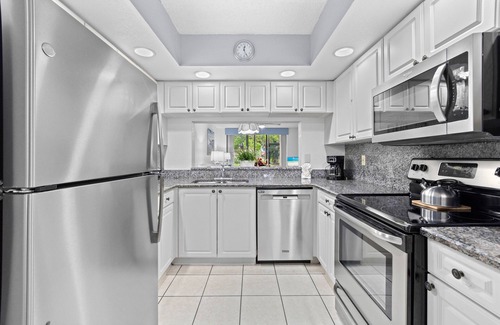 Trailer Estates Condo | *Casa Mia* Fabulous 2BR Condo w/2Pools, Mins to IMG/Beach/Anna Maria Isl