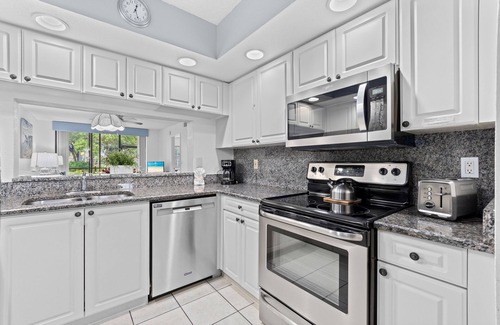 Trailer Estates Condo | *Casa Mia* Fabulous 2BR Condo w/2Pools, Mins to IMG/Beach/Anna Maria Isl