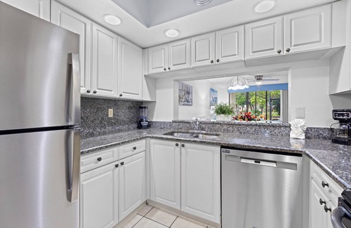 Trailer Estates Condo | *Casa Mia* Fabulous 2BR Condo w/2Pools, Mins to IMG/Beach/Anna Maria Isl