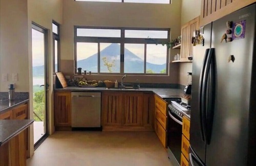 Penas Blancas House | Casa Milagro