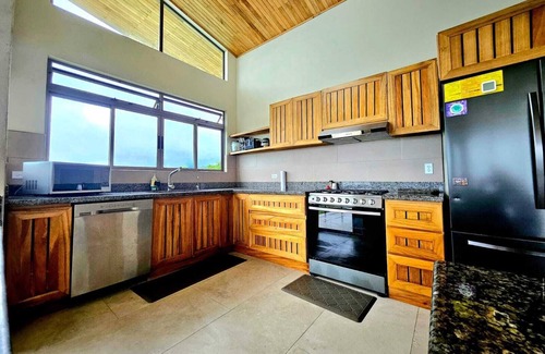 Penas Blancas House | Casa Milagro