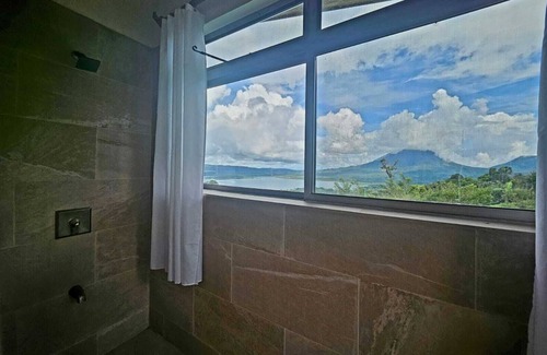 Penas Blancas House | Casa Milagro