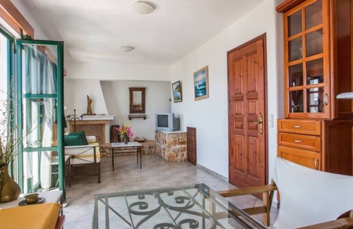 Votsi Apartment | Casa Milos Studio - Sea View, Few Steps From Beach