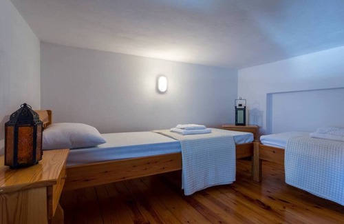 Votsi Apartment | Casa Milos Traditional Villa 190 m to the beach
