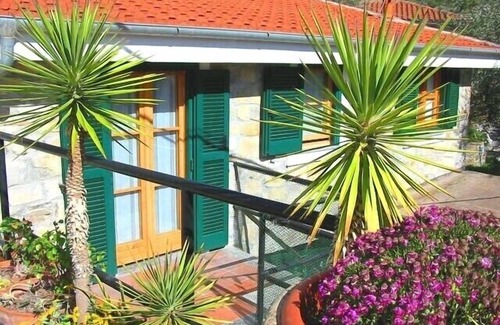 Diano San Pietro House | Casa Mimosa - Vacation apartments on the Flower Riviera, decorated with love