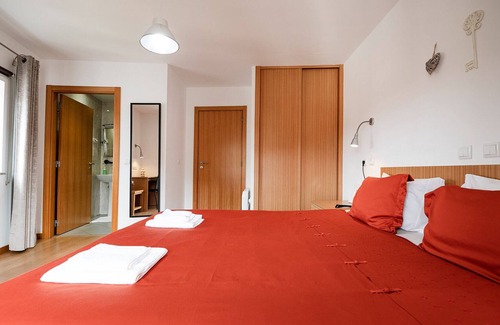 Montalegre e Padroso Apartment | Casa Miná: WaterBed Room by T2P
