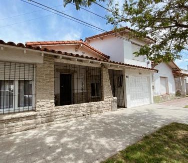 Miramar House | Casa Miriam - Casa En Miramar Para 4 PAX Con Cochera - Hola Sur