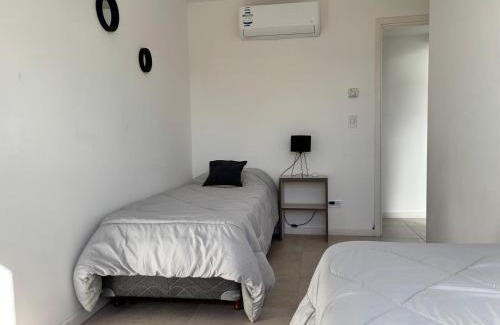 Sierra de los Padres House | Casa Moderna, Parrila & Pileta en el Centro