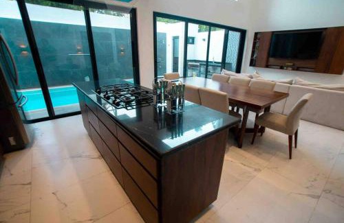 Isla Mujeres House | Casa Moderna de 4 Pisos Con Rooftop Vista Al Mar