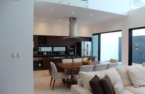 Isla Mujeres House | Casa Moderna de 4 Pisos Con Rooftop Vista Al Mar