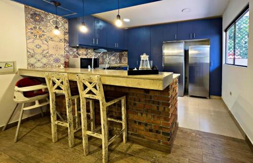 Asuncion Apartment | Casa moderna en Villamorra a pasos del Shopping Mariscal Lopez 2Dorm,2 garajes y Wifi