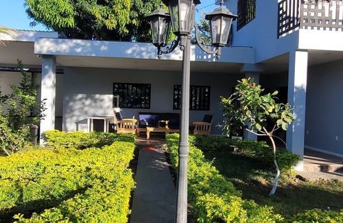 Cojutepeque House | Casa moderna , perfecta para disfrutar en familia. Cocina, baños modernos