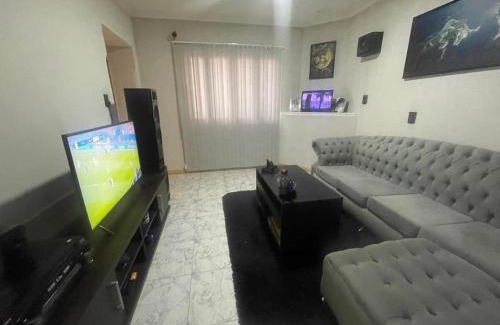 Cuadro Nacional House | Casa Moderna San Rafael - 2 DORMITORIOS Y SALA MULTIMEDIA CON YOUTUBE