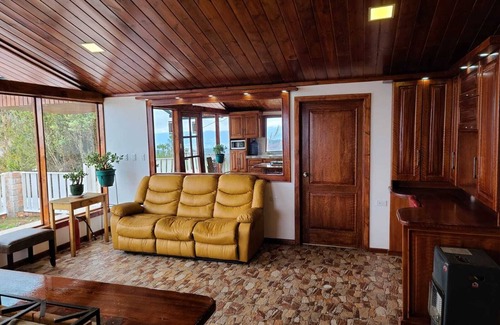 Nabon House | Casa Montana Vista