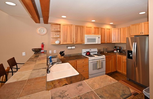 Saddle Ridge House | Casa Moonlight One - Ski in/Out - Direct to Iron Horse Lift - 2 Bed 2.5 Bath