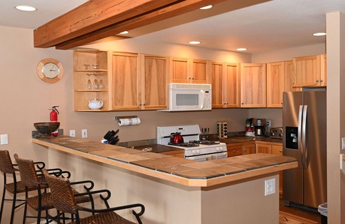 Saddle Ridge House | Casa Moonlight One - Ski in/Out - Direct to Iron Horse Lift - 2 Bed 2.5 Bath