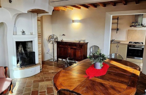 Monsano House | Casa Mortella E: A graceful two-story apartment that is part of an ancient manor house, with Free WI-FI.