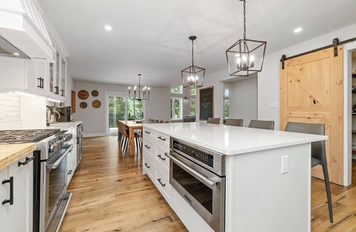 Madawaska Valley Cottage | Casa Muzyka Lakehouse - Beach, Steam-Spa, Theatre, Ping Pong, Beach Volley Ball