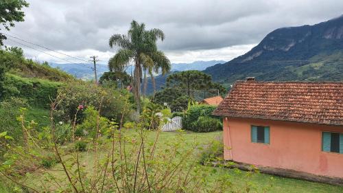 Sao Bento do Sapucai House | Casa na Montanha a 500 metros da Pedra do Baú