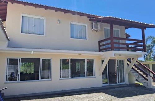 Armacao House | Casa na Praia da Armação Sul da Ilha Florianópolis