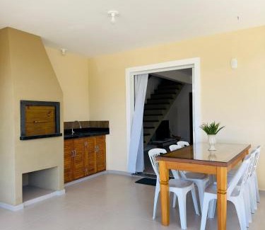 Palhoca House | Casa na praia em SC com Wi-Fi e churrasqueira
