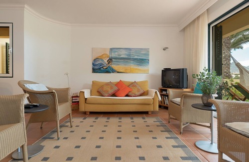 Campo de Baixo Villa | CASA NA PRAIA - Home, steps from the sand