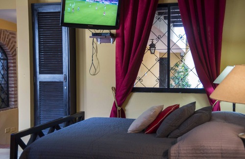Zona Colonial Bed & Breakfast | Casa Naemie de cuidado de sus sueños!