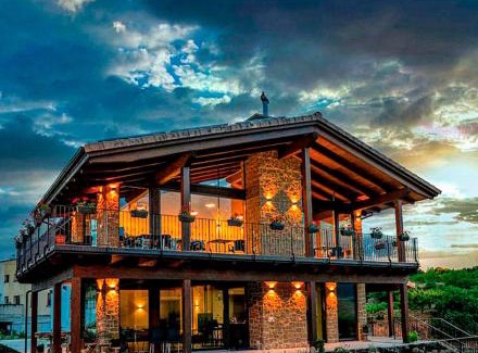 Valle de Yerri House | Casa Nahia Hostal Rural