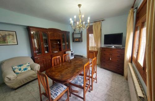 Abiego Apartment | Casa Nasarre- Acogedora casa rural con garaje con vistas a la Sierra de GUARA