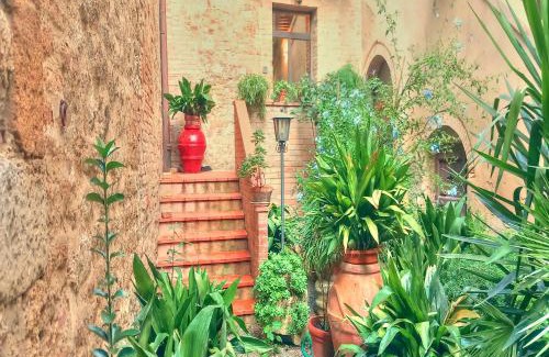 San Gimignano City Centre Apartment | Casa nella Corte nel Centro di San Gimignano con balcone panoramico wifi e garage auto privato