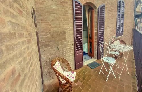 San Gimignano City Centre Apartment | Casa nella Corte nel Centro di San Gimignano con balcone panoramico wifi e garage auto privato