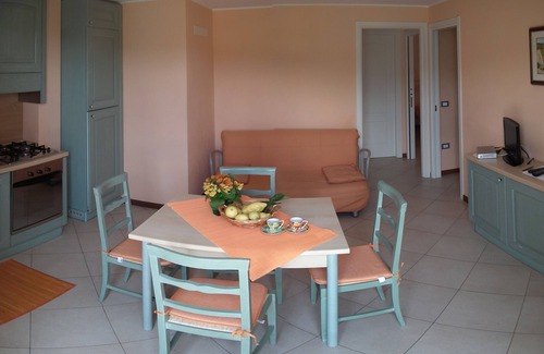 Diano San Pietro Apartment | Casa Nelle Rose 2, Giardino e Vista Sulla Valle