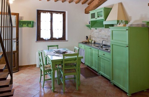Montefiascone House | Casa Nocetta M: A characteristic and welcoming apartment that is part of an ancient country house surrounded by the greenery, with Free WI-FI.