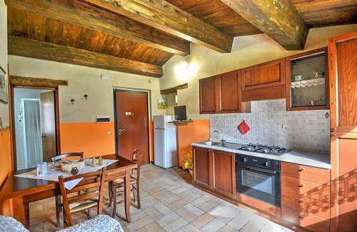 Sarnano House | Casa Noriana B: A characteristic and welcoming apartment situated in a quiet location, surrounded by a wonderful garden, with Free WI-FI.