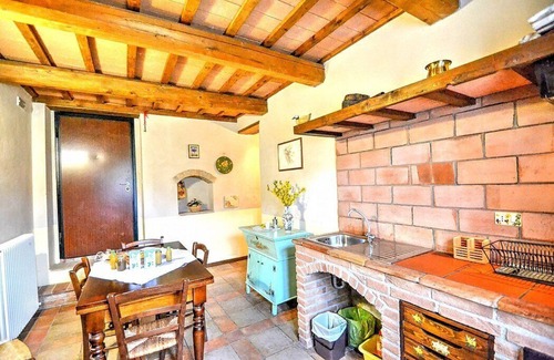Sarnano House | Casa Noriana D: A characteristic and welcoming apartment situated in a quiet location, surrounded by a wonderful garden, with Free WI-FI.