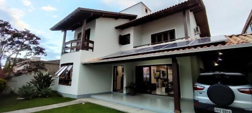 Capivari House | Casa nos Ingleses com piscina e jacuzzi