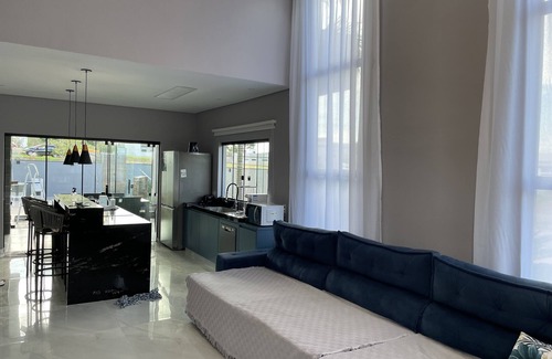 Pardinho House | Casa Novíssima de Alto Padrão no Cond. Ninho Verde II