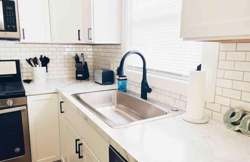 Lincoln House | Casa Nova - Clean & Central for Family & Friends