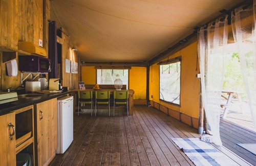 Caldas da Rainha RV Rental | Casa Ohashi – Luxury Glamping Tent with View of the Pond and Green Valley