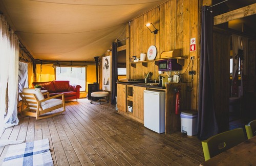 Caldas da Rainha RV Rental | Casa Ohashi – Luxury Glamping Tent with View of the Pond and Green Valley