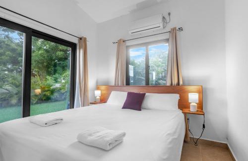 Las Escobas del Venado Apartment | Casa Ola - Tropical Beachside Escape