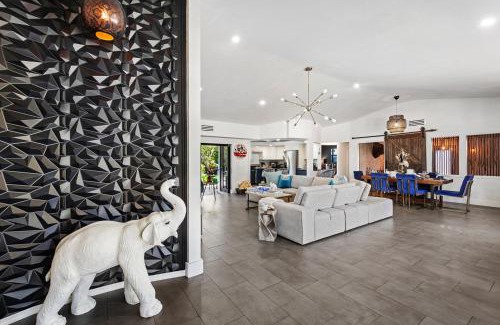 Ojus Villa | Casa Olan - Luxury Family Oasis 3BR North Miami Beach Villa with Saltwater Pool & Canal Views
