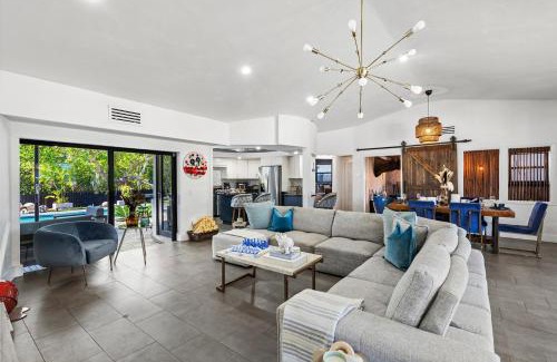 Ojus Villa | Casa Olan - Luxury Family Oasis 3BR North Miami Beach Villa with Saltwater Pool & Canal Views