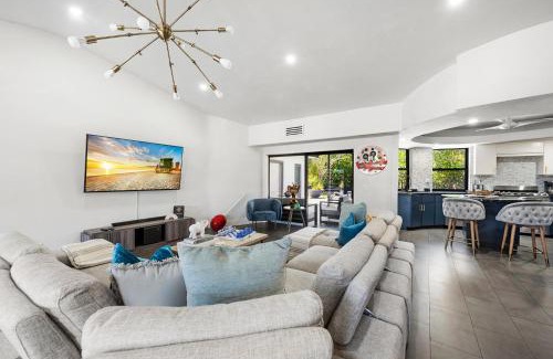 Ojus Villa | Casa Olan - Luxury Family Oasis 3BR North Miami Beach Villa with Saltwater Pool & Canal Views