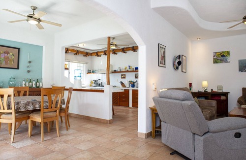 Colonia Andres House | Casa Olas 3 bedroom, 2.5 bathrooms, private garage and swimming pool.