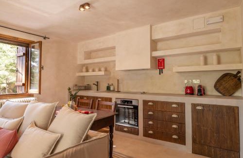 Treis Elies House | Casa Oliva Guesthouse